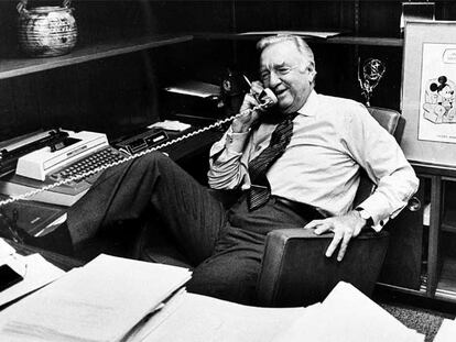 Walter Cronkite, en su despacho de la CBS, en 1981.