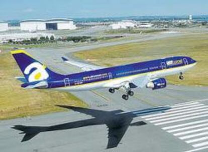 Air Comet gasta 900 millones en renovar toda su flota hasta 2009