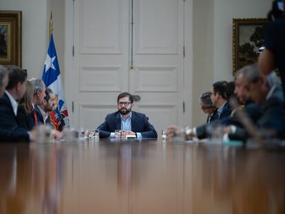 Boric reunido con empresarios tras el rechazo de la reforma tributaria, el 14 de marzo del año pasado.