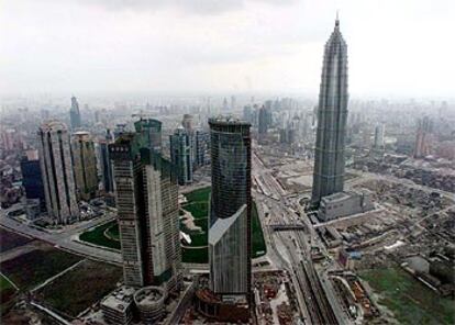 Vista de algunos rascacielos en el centro comercial de Shanghai.