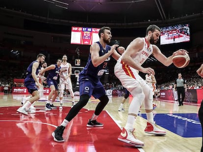 España juega contra Serbia en la segunda ronda del Mundial de China de baloncesto 2019.