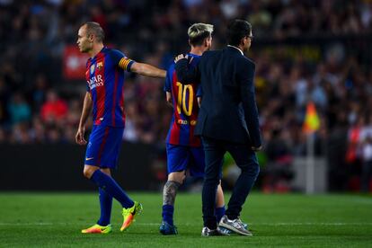 El argentino se echó la mano al muslo tras una jugada con Diego Godín y, acto seguido, pidió el cambio al no poder continuar.