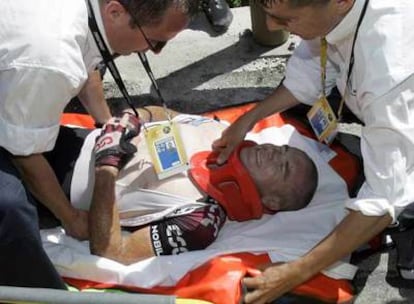 O'Grady es atendido tras su caída.