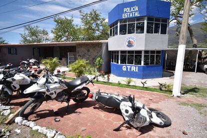 Una estación de policía estatal atacada por los manifestantes, el 10 de julio de 2023.