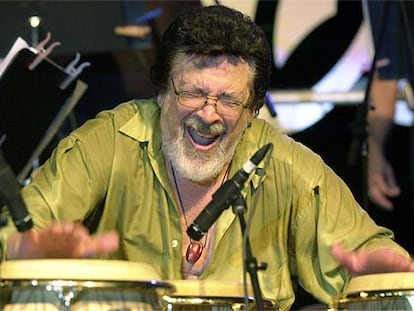 Ray Barretto, en plena actuación en un concierto en San Juan de Puerto Rico en 2002.