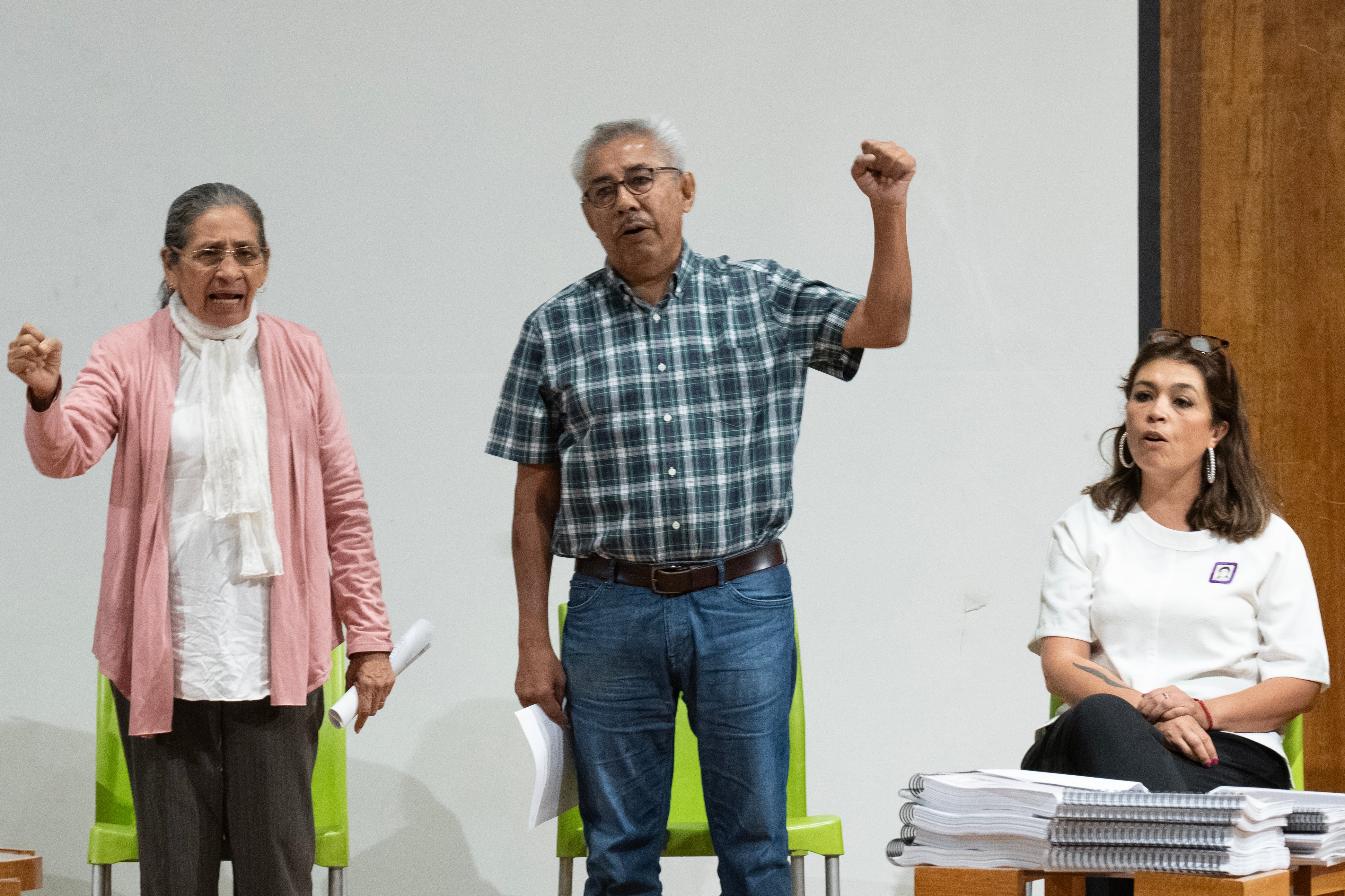 Tita Radilla, Abel Barrera y  Merino
durante la presentación del informe final del Mecanismo de Esclarecimiento Histórico (MEH), el viernes 16 de agosto 2024, en la Ciudad de México.