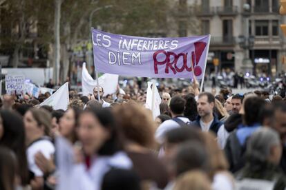  En la imagen, la protesta en la Plaza Cataluña. 