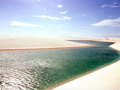 Uma das lagoas dos Len&ccedil;&oacute;is Maranhenses.