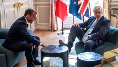 Emmanuel Macron y Boris Johnson en el palacio del Elíseo.