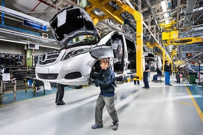 Línea de montaje de Mercedes-Benz en Vitoria.