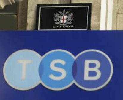Vista del rótulo de una sucursal del banco británico TSB en una sucursal de Londres, Reino Unido. EFE/Archivo