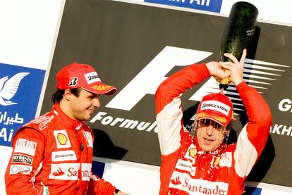 Desde el podio, Alonso volvía a probar el champán, el mismo que afirmaba después de la calificación que hacía casi dos años que no saboreaba.