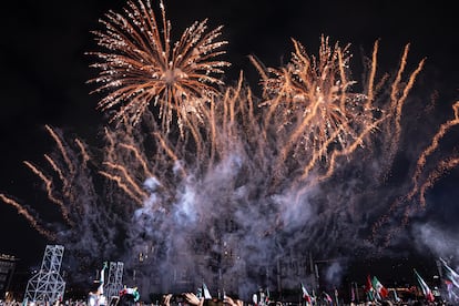 Sheinbaum hizo sonar la campana y lanzó el último “¡Viva México!” y el Zócalo capitalino estalló.