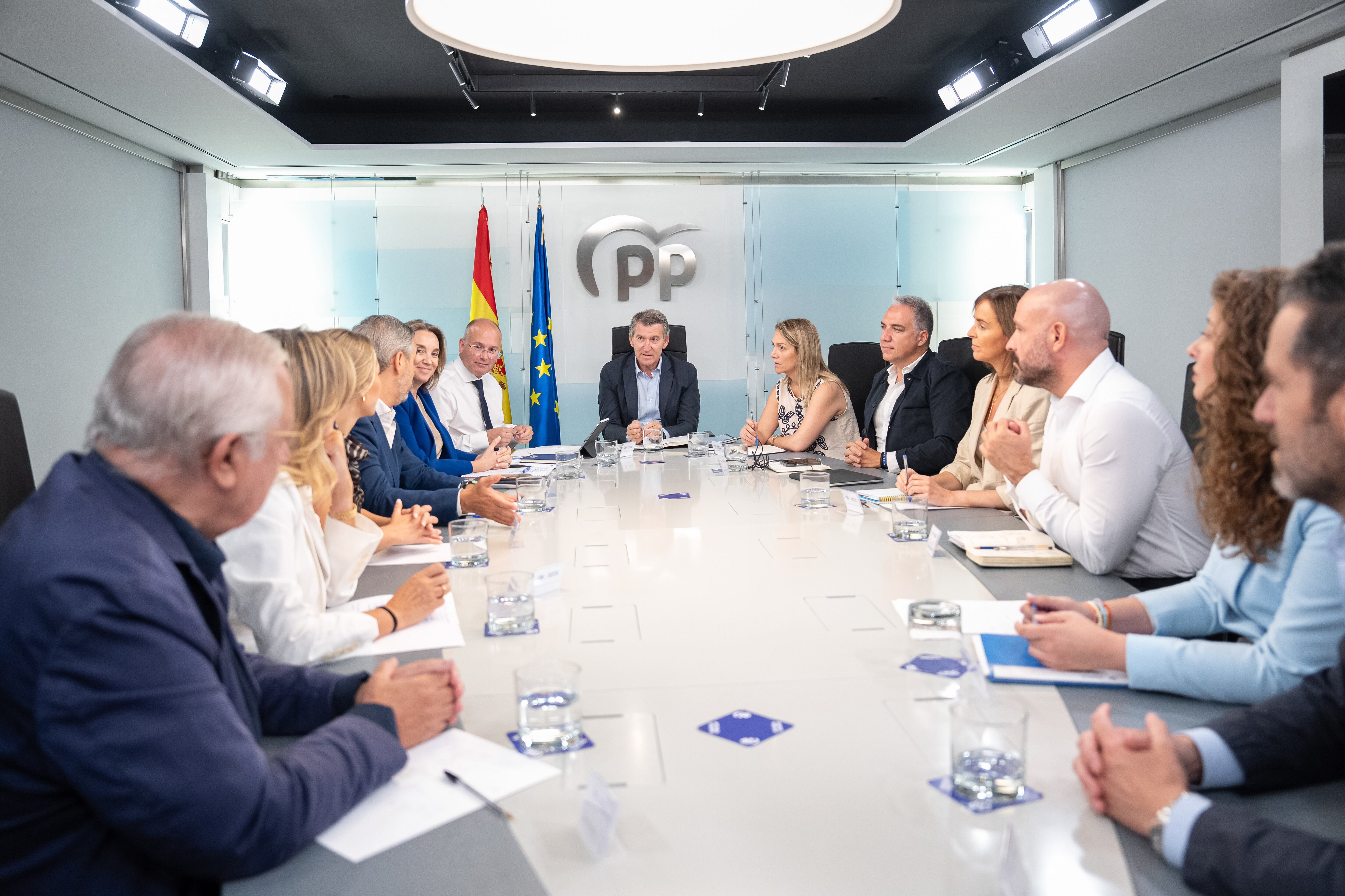 Última hora de la actualidad política, en directo | Tellado pide a Sánchez que aclare si el “machista” Paco Salazar sigue en nómina del Gobierno 