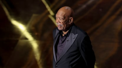 Morgan Freeman, en el escenario de la 97ª gala de los premios Oscar.