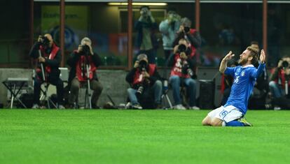 Daniele De Rossi celebra su gol ante Dinamarca.