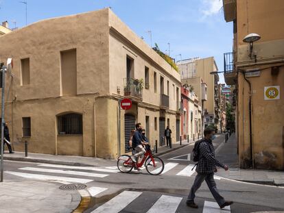 Viviendas de la calle de Igualada de Barcelona que el plan urbanístico de Gràcia prevé expropiar.