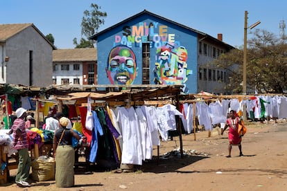 Mercado en Mbare, uno de los suburbios más desfavorecidos de Harare, la capital de Zimbabue.