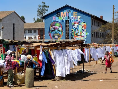 Mercado en Mbare, uno de los suburbios más desfavorecidos de Harare, la capital de Zimbabue.