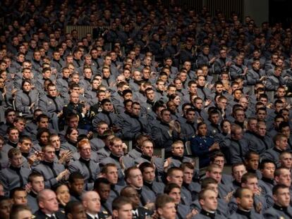 Cadetes de West Point escuchan al presidente Barack Obama durante su discurso de inicio del curso en 2010.