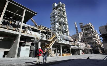 A cement plant belonging to Cemex, located in Bu&ntilde;ol, in the Valencia region.