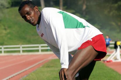 Alemayehu Bezabeh en un entrenamiento en las pistas del INEF de Madrid.