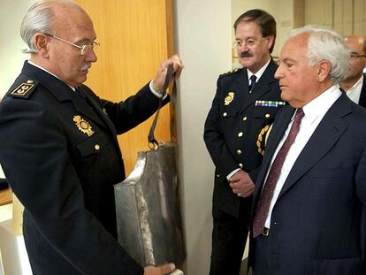 El presidente de la Diputación de Ourense, José Luis Baltar, ayer en una exposición de la Policía Científica en Ourense.