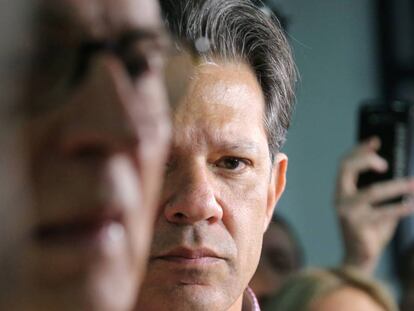 El candidato presidencial Fernando Haddad después de votar.