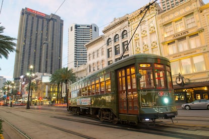 Antiguo tranvía de St. Charles Avenue, uno de los más antiguos de Estados Unidos.  