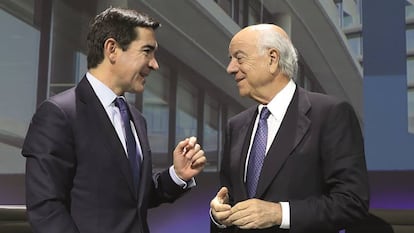 BBVA Group Executive Chairman Carlos Torres (l) and his predecessor Francisco González.