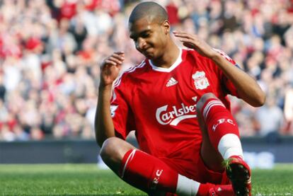 N'Gog se lamenta durante el partido ante el Fulham.