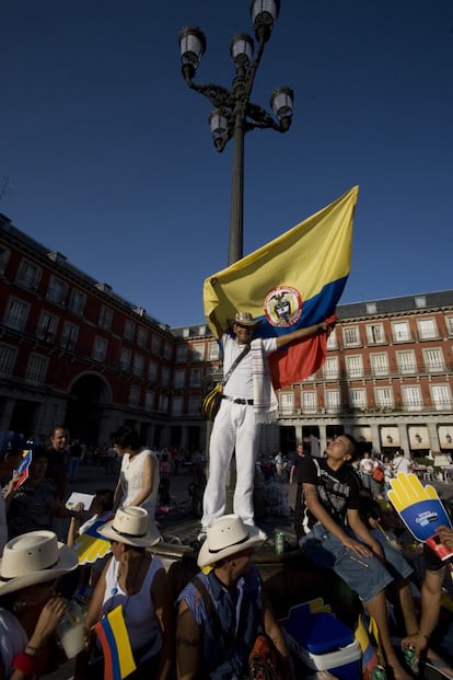 A lo largo de su historia la Plaza Mayor de Madrid ha sido el escenario de grandes festejos. Un 20 de julio, a ritmo de vallenatos y cumbias, acogió el sentir patrio de los inmigrantes colombianos que celebran ese día su fiesta de Independencia.