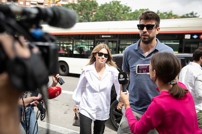 Gerard Piqué y Clara Chía, a su llegada a la Ciudad de la Justicia para declarar por el presunto acoso del paparazzi.