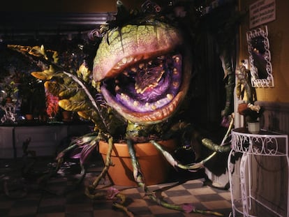 Audrey II, la planta carnívora de 'La tienda de los horrores' (1986)