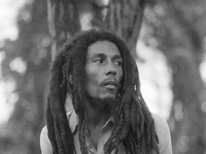 Bob Marley, en el jardín de su casa en Kingston, Jamaica, en algún momento de 1979.