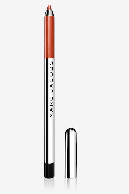 Trazado suave y resistente gracias a su textura en gel. El Highliner Gel de Marc Jacobs Beauty ganó el 'Best of Beauty' de Allure en 2014. Este tono es el 'Orange Crush' (20,24 euros aprox.)