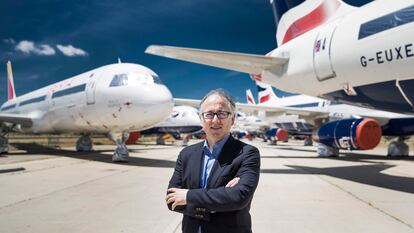 Luis Gallego, consejero delegado de IAG, posa en el aeropuerto de Barajas.