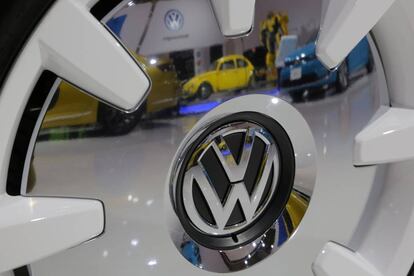 Símbolo de la marca de coches alemana Volkswagen.