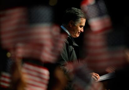 Romney se dirige a sus seguidores en Newport News, Virginia, el 4 de noviembre.