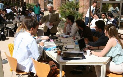 Estudiantes durante el BCN Thinking Challenge organizado por la Universidad Abat Oliba CEU de Barcelona.