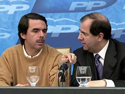 Aznar. PLANO MEDIO - ESCENA