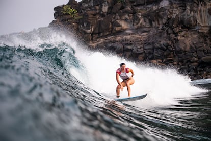 El surfista australiano Tyler Wright en la playa de Kapalua, en la isla hawaiana de Maui. 