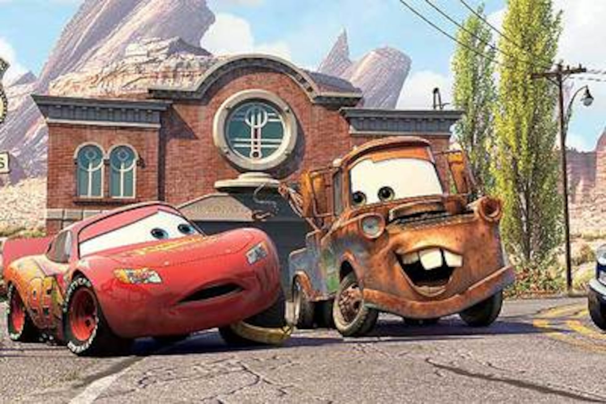 Arabalar filminde Şimşek McQueen ve Mater