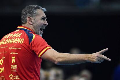 Carlos Viver, en un partido de la selección española.