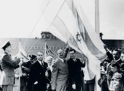 La ONU propició la creación del Estado de Israel al aprobar en 1947 la partición de Palestina en dos mitades, una árabe y otra judía. En la fotografía proclamación de independencia de Israel en la sede de la ONU en Nueva York, en 1948.