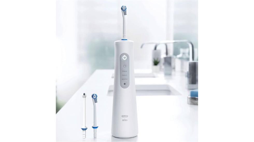 Vista del irrigador dental Oral-B Aquacare Pro-Expert.