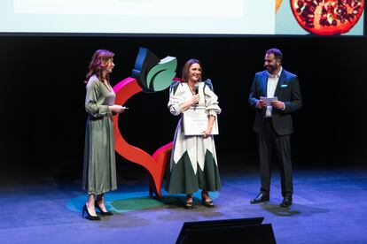 Begoña Rodrigo recibe el premio de mejor cocinera de vegetales del mundo según Green Guide.