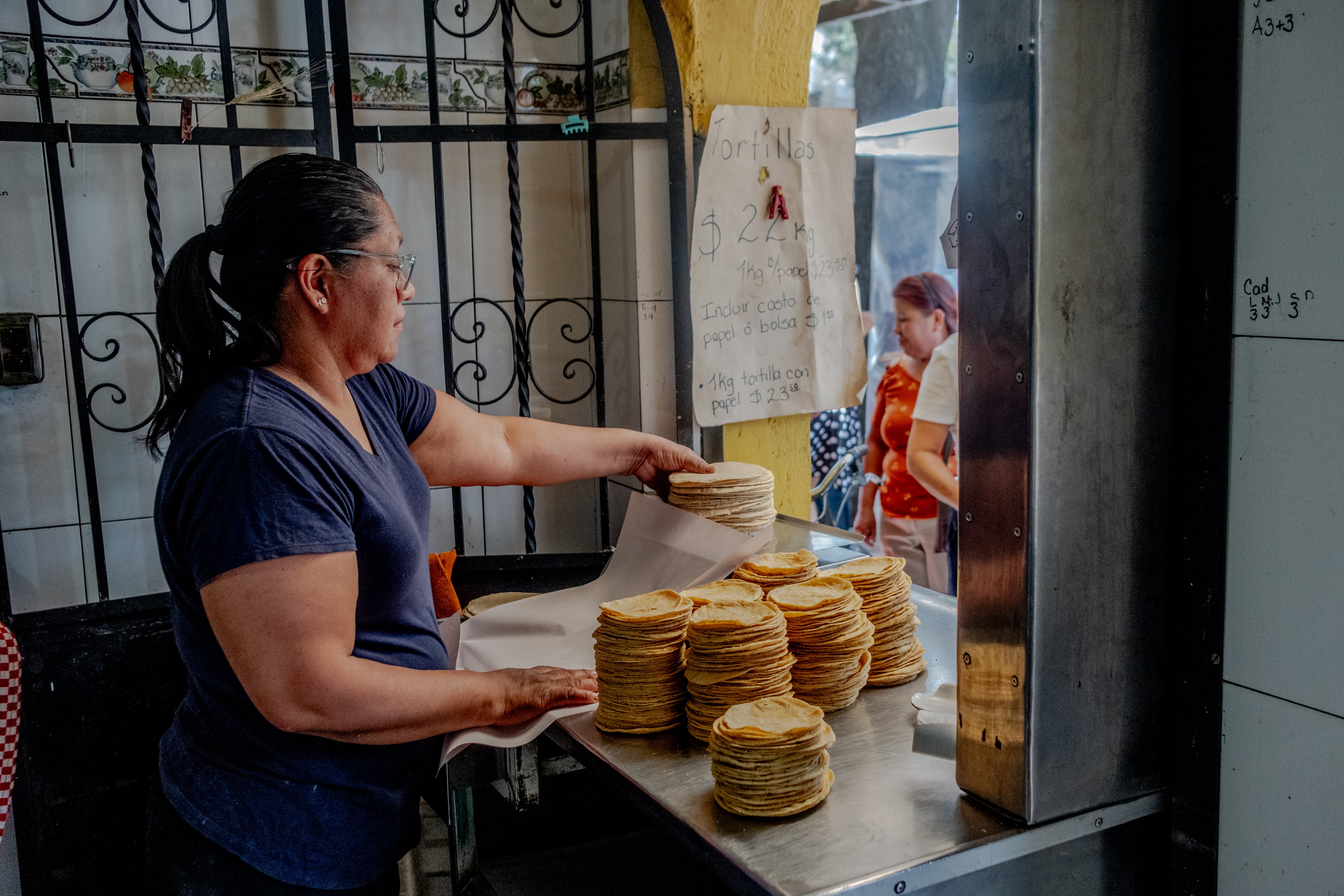 Las tortillas de los tacos traen de cabeza a México