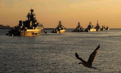 Desfile naval en aguas del mar Negro, en Sebastopol (Crimea) en 2020.