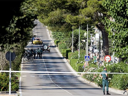 La segunda bomba lapa, explosionada de forma controlada a las 19.40, estaba en un Nissan Patrol, que lleva más de un mes en desuso y aparcado en las proximidades de la otra comandancia que tiene la Benemérita en Palmanova, en concreto en la carretera que une y Palmanova-Magaluf, a unos 500 metros del lugar del atentado. Viviendas y comercios próximos han sido desalojados sobre las 18.00.